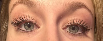 Reviewer's lashes after applying the mascara looking incredibly long as if they were falsies