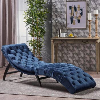 The chaise lounge in dark blue