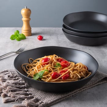 A flatter version in black with pasta in it 