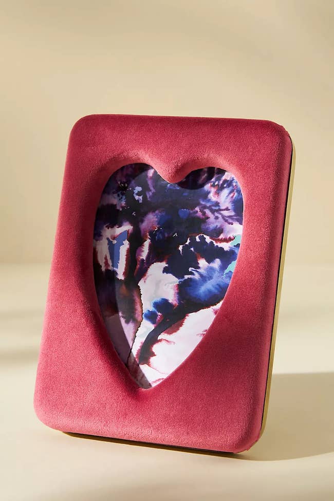 Decorative heart-shaped cutout frame in red velvet