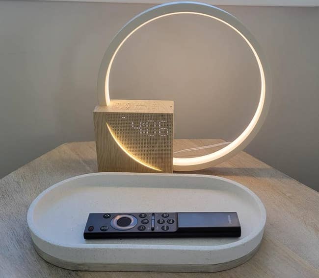 a reviewer's lamp that has a small cube on the bottom and a circle of light