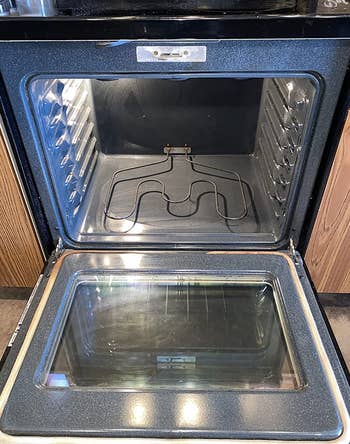 the same oven looking clean and new after using the cleaning spray