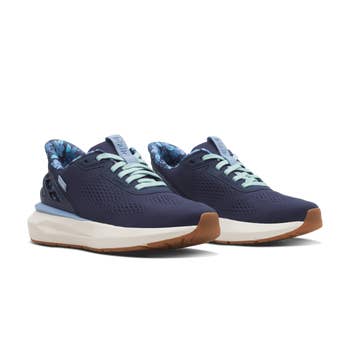 Running shoes with a sleek design, featuring breathable mesh uppers, patterned lining, and cushioned soles. Suitable for diversion and casual wear