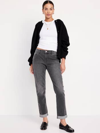 model wearing grey jeans