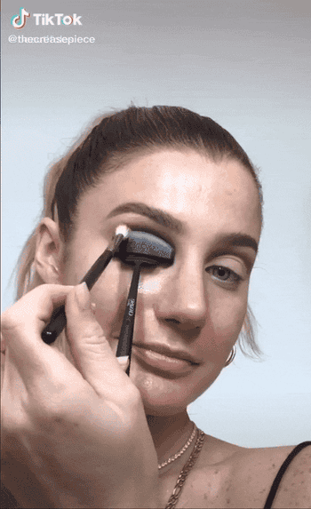 gif of a model using the crease piece to create an eyeshadow look