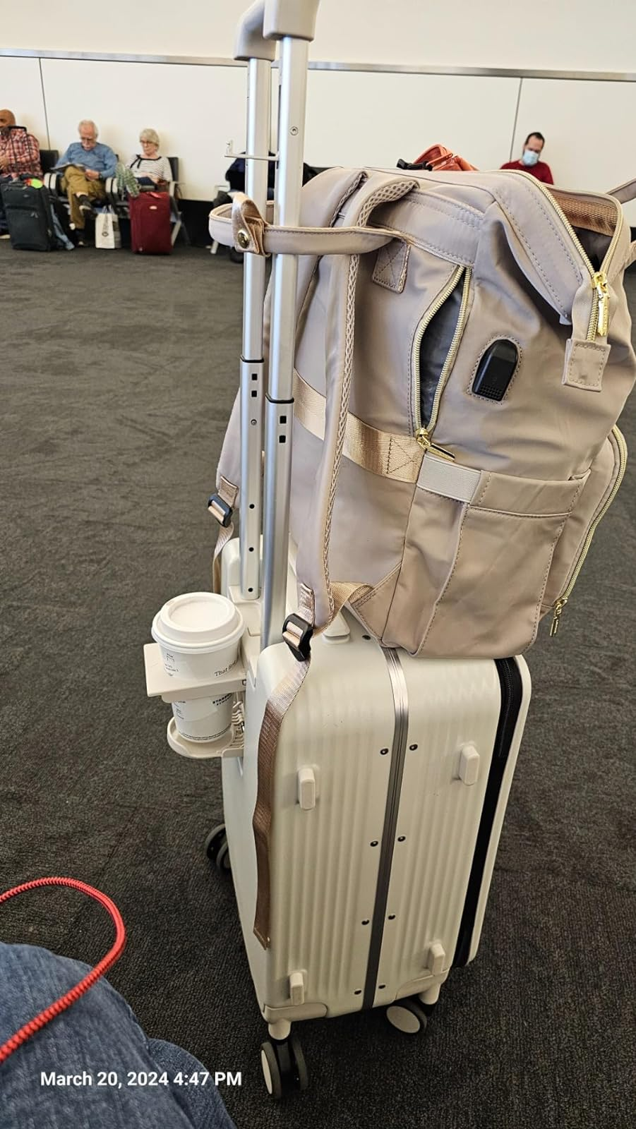 Lifestyle white lift on with in discovering on top and low within the cup holder