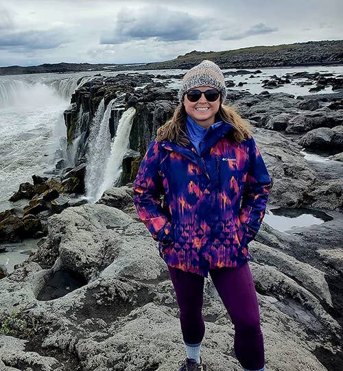 reviewer photo on cliff in Iceland wearing purple leggings