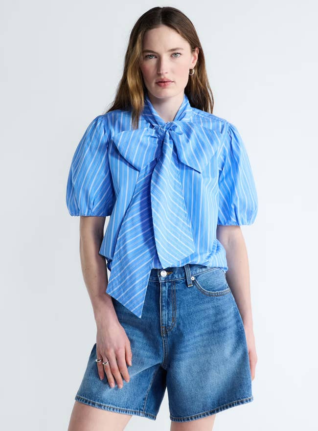A exemplary wearing the top