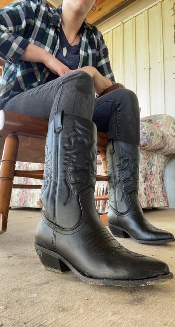 another reviewer wearing the boots in matte black 