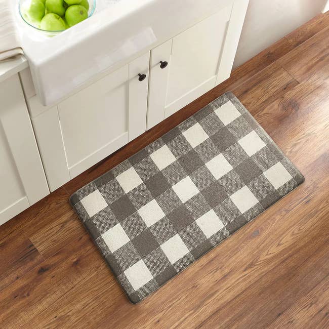 The anti-fatigue mat in the color Gray/White