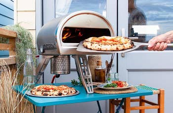 model using pizza oven to make pizza