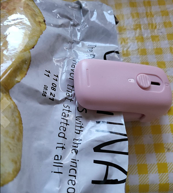 The clip on a bag of chips 