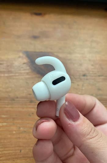 another reviewer holding it up on the Airpods