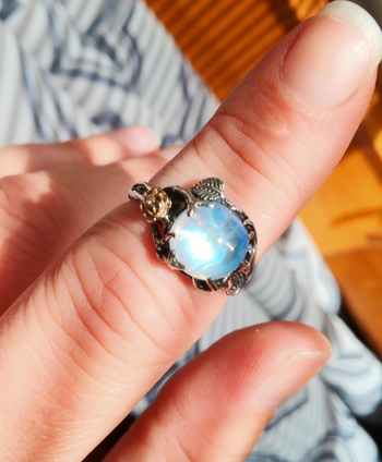 Reviewer photo of the same ring