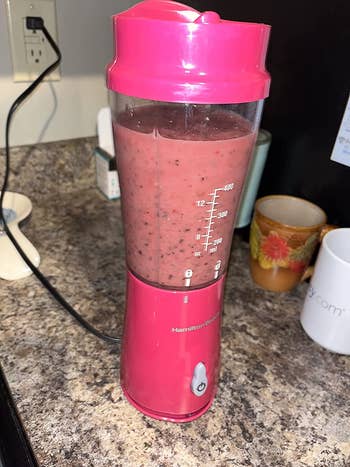 the same reviewer showing how well it blended the fruits and veggies