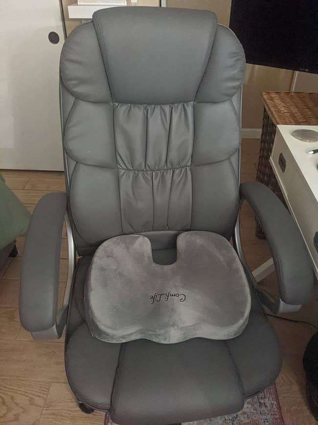 a reviewer's cushion on their gaming chair