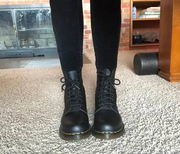 Reviewer wearing the black boots with black pants