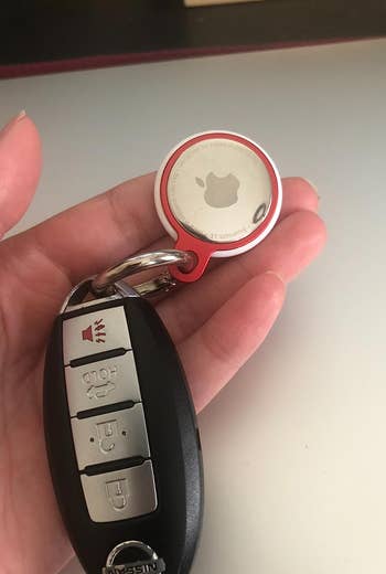a reviewer has the airtag on their car keys