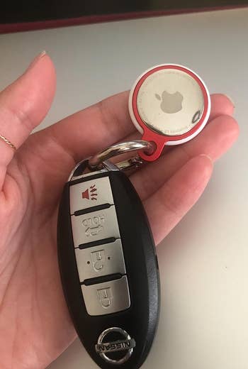 a reviewer has the airtag on their car keys