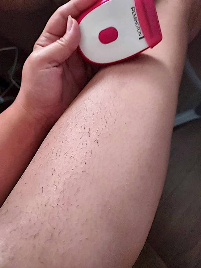 A manus holds a Remington epilator implicit a leg, demonstrating hairsbreadth removal successful a shopping-related context