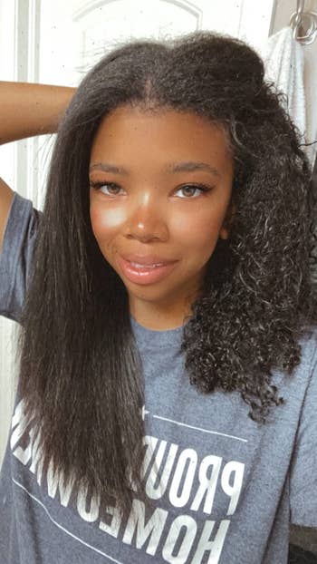 Reviewer with tight curls on half their head and straight hair on the other half