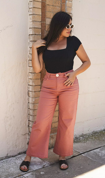 model wearing the pink pants