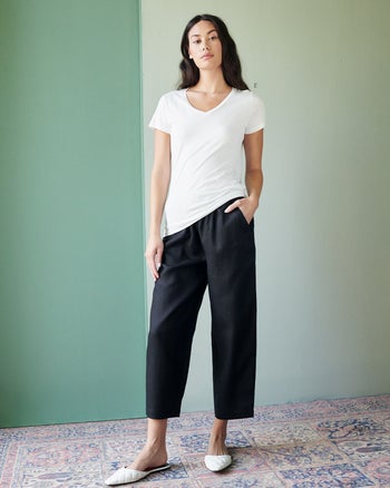 model wearing the pants in black