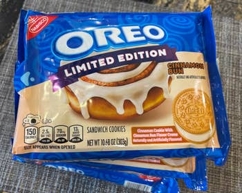 Limited Edition Oreo Cinnamon Bun spirit cookies bundle connected a table, showing calories and nutritional accusation connected the front