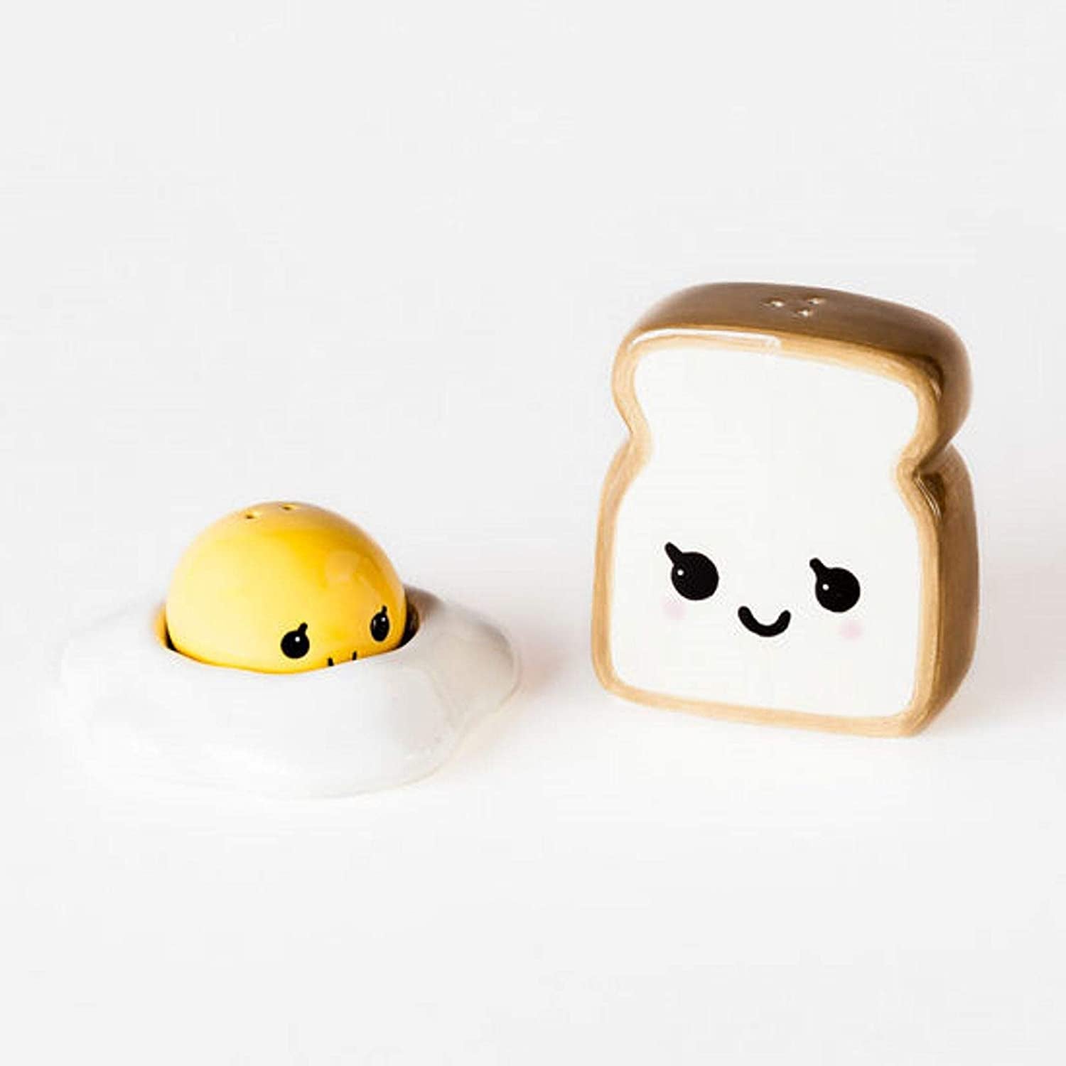 salt and pepper shakers shaped like a sunny side up egg and toast with cute happy faces