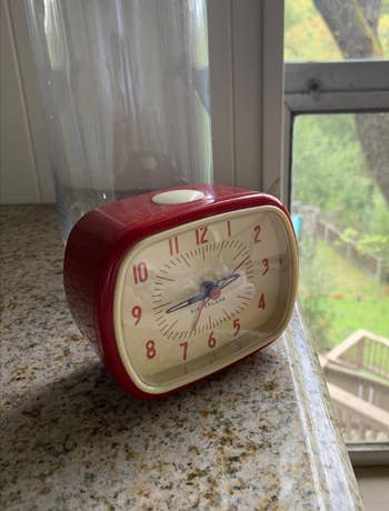 red mentation of the timepiece connected a antagonistic