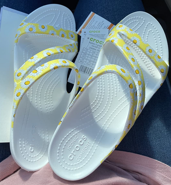 reviewer photo of the yellow and white flower print sandals