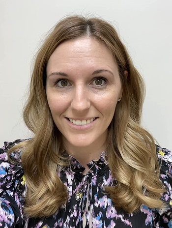 Reviewer with curly hair