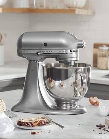 the metallic mixer with bowl
