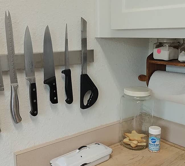 reviewer image of the magnetic knife bar on the wall