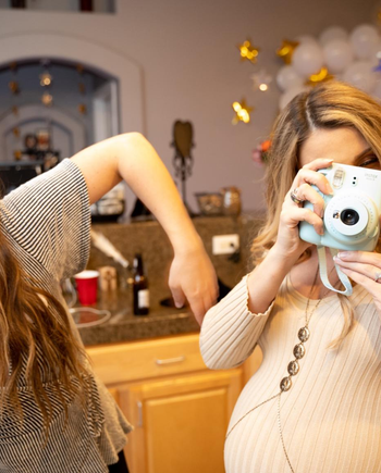 reviewer using camera to take a picture