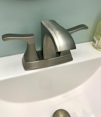 a reviewer's faucet without water spots