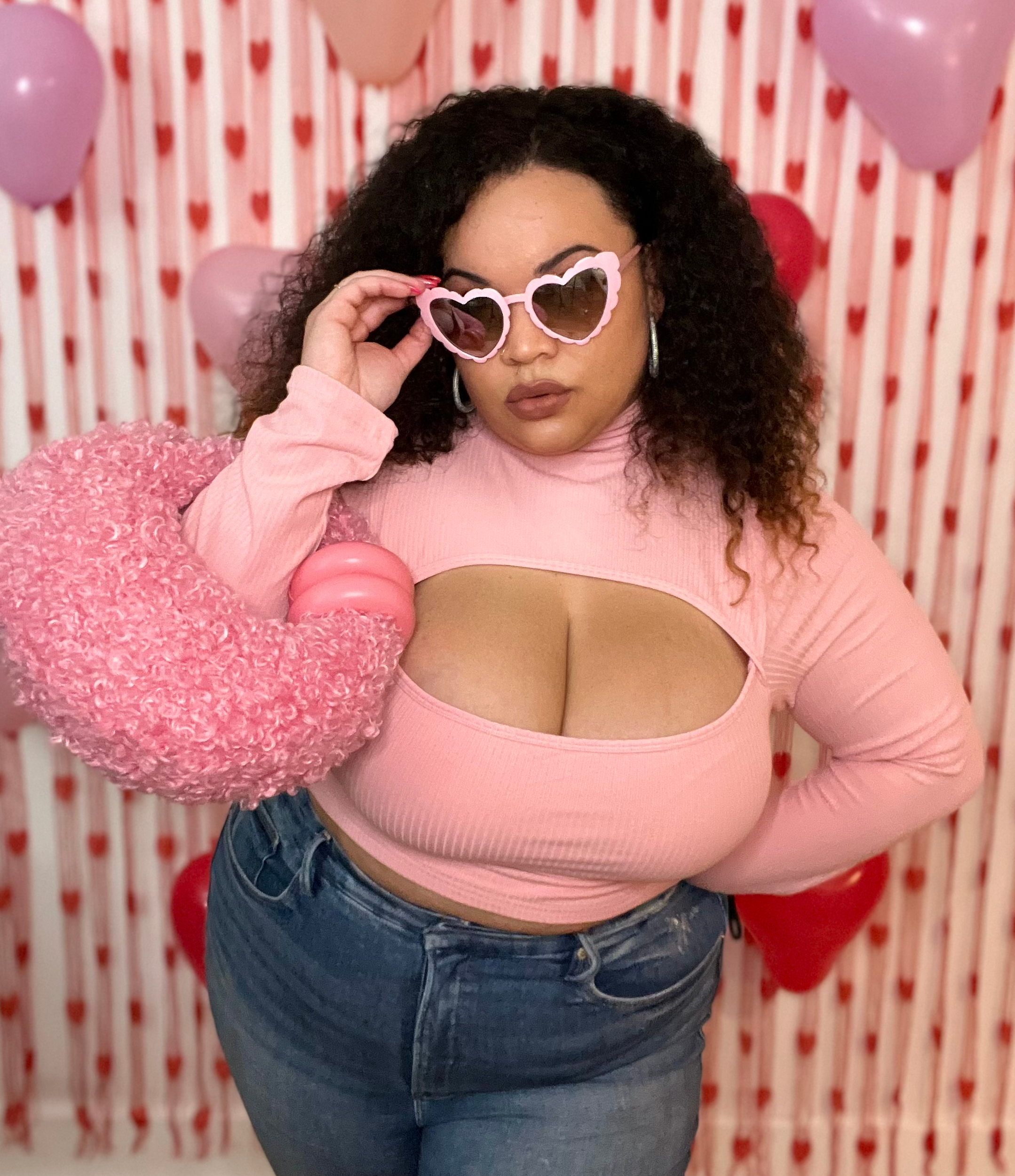 buzzfeed editor wearing the crop top in pink with jeans 