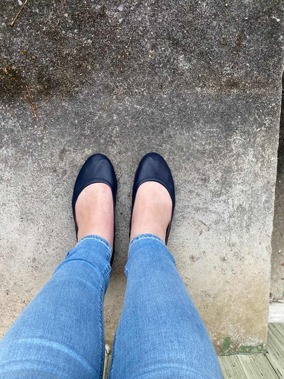 reviewer wearing the achromatic  flats