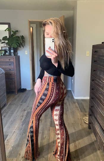 another reviewer showing off back of pants