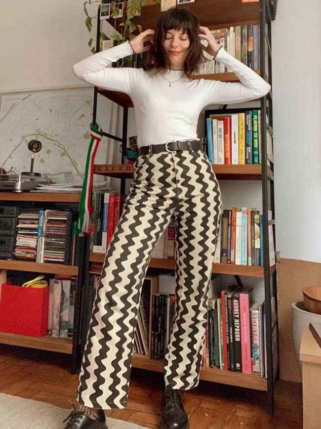 model wearing the vertical wavy-print pants in black and white