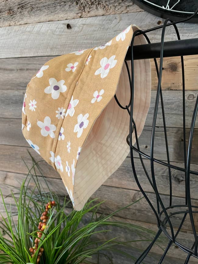 Floral-patterned bucket chapeau  