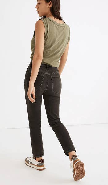 model showing the back of the black jeans