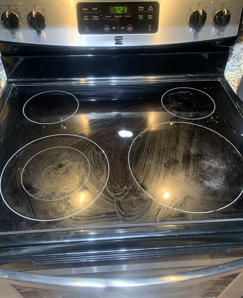 reviewer's stovetop looking dirty