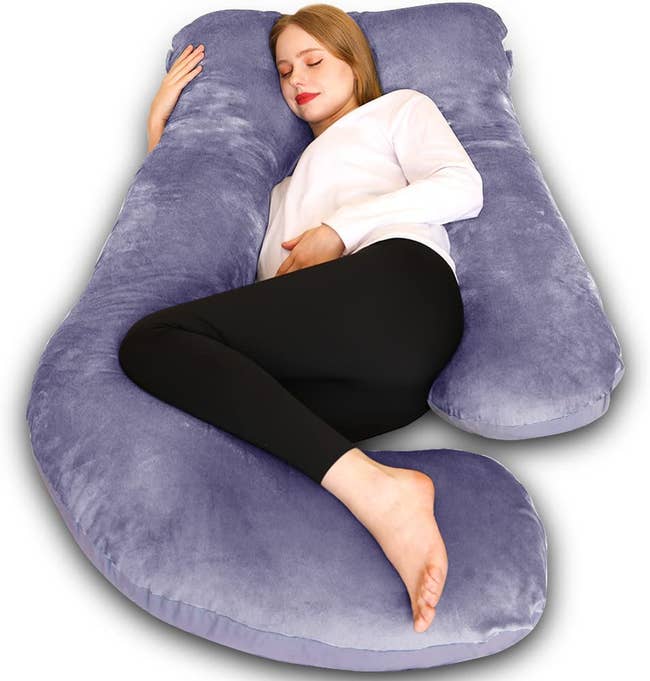 model using the purple full body pillow