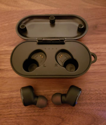 The headphones in black 