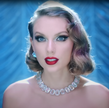 taylor in the elson 4 shade of lipstick from the bejeweled music video