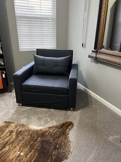 same reviewer's chair in the compact love seat position