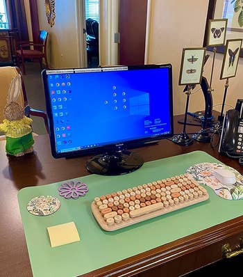the green desk mat on a reviewer's home desk