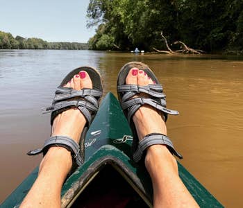 reviewer in gray Teva sandals on a canoe