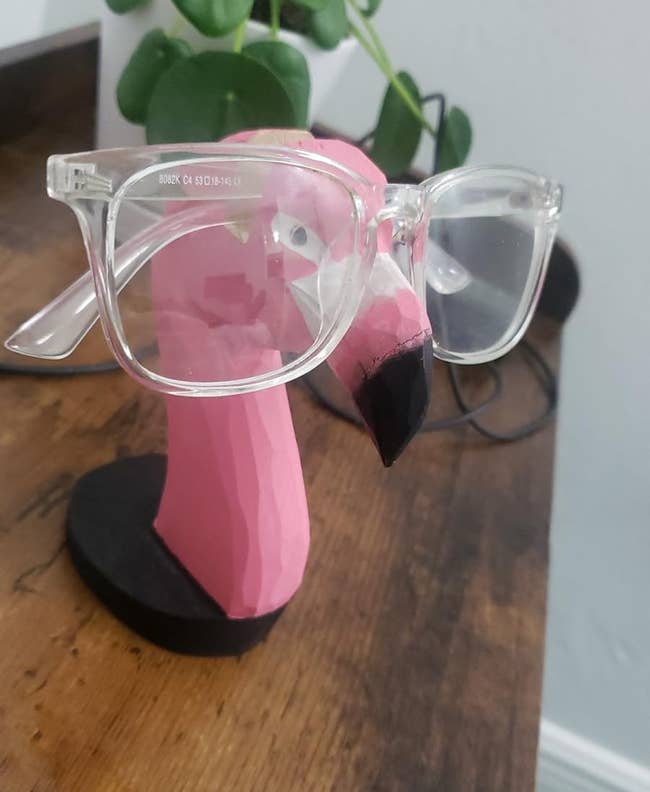 a flamingo head holding glasses